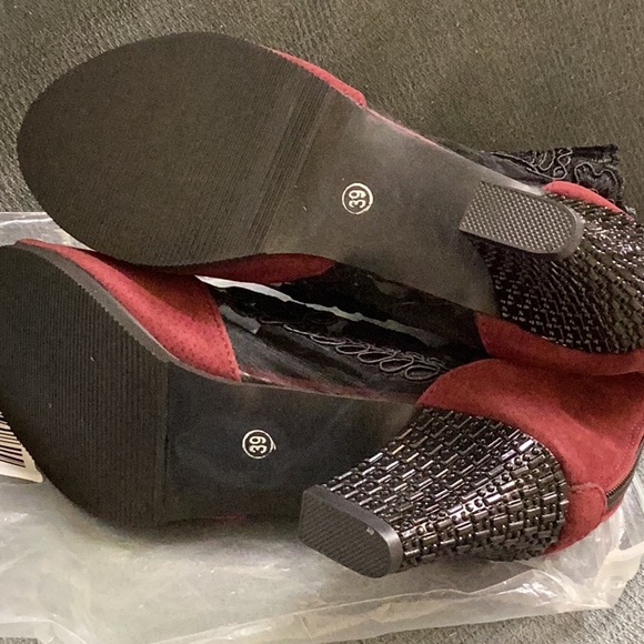 YASIRUN - Red Wine & Black Sheer & Lace Detail Peep-Toe Sandal - size 39 (7.5) - Picture 7 of 8